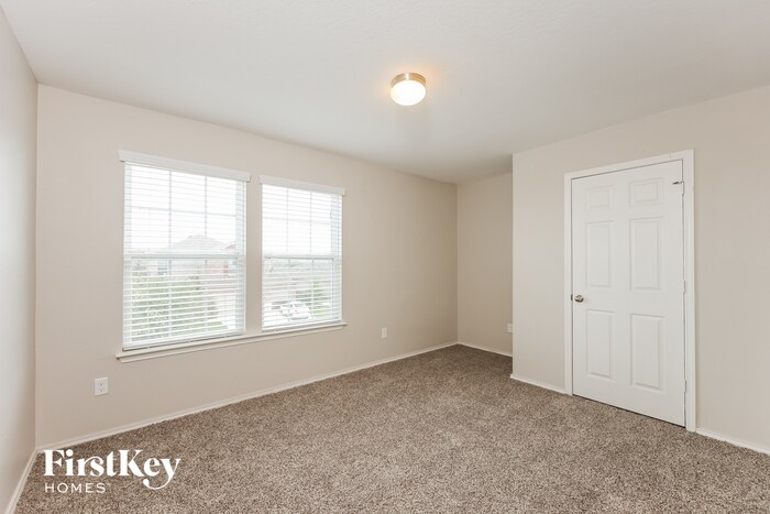 Building Photo - 7111 Marina Del Rey