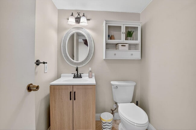 Building Photo - 243 NW 45th Ave