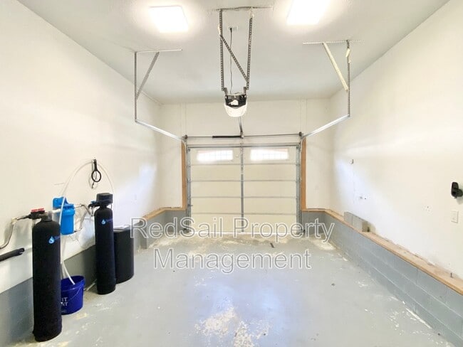 Building Photo - 711 Childs Ave
