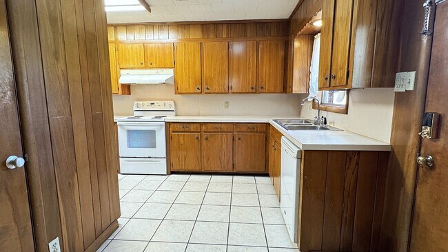 Building Photo - 500 Chickasaw Dr
