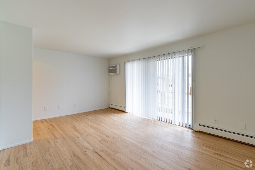 1BR, 1BA - Saratoga - 690SF - Ivanhoe Apartments