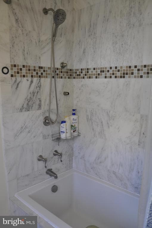 Building Photo - 6022 Basingstoke Ct