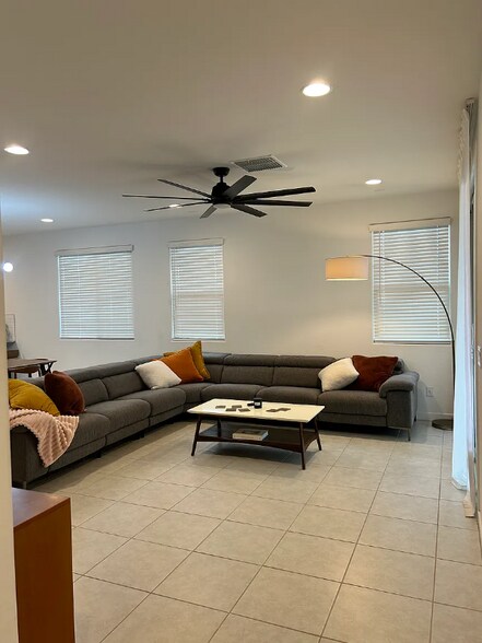 Building Photo - 4037 S 93rd Dr