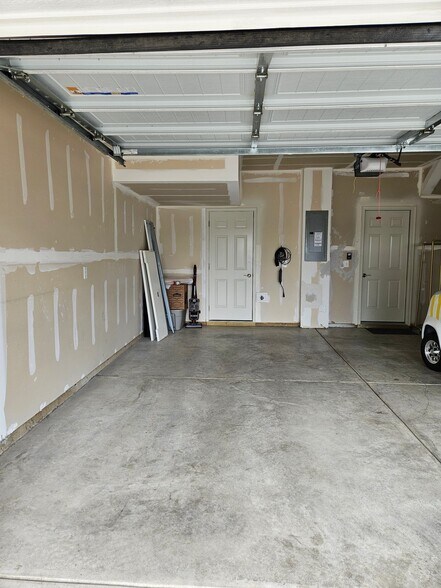 Building Photo - 1728 Blenker Dr