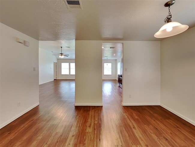 Building Photo - 26 Mira Loma Dr