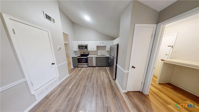 Building Photo - 4505 River Oaks Dr