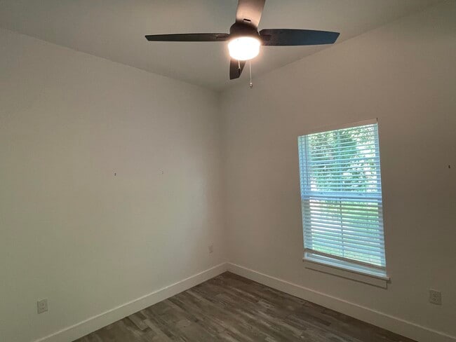 Building Photo - 1321 Cedar Ave S