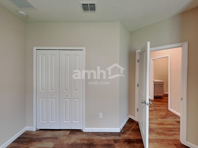 Building Photo - 70 Hemlock Point