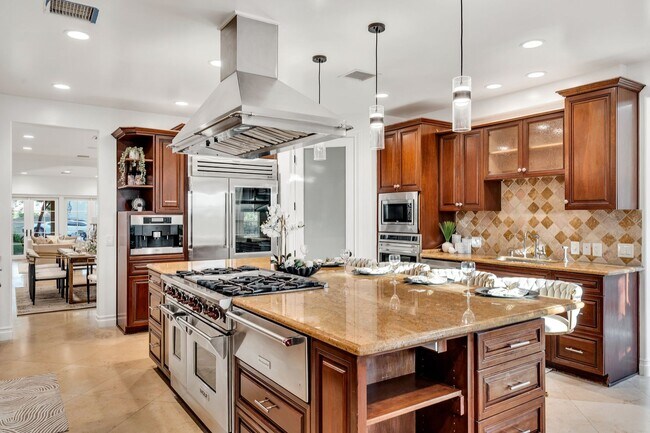 Building Photo - GORGEOUS 7 BED 6.5 BATH FOR LEASE IN BEVER...