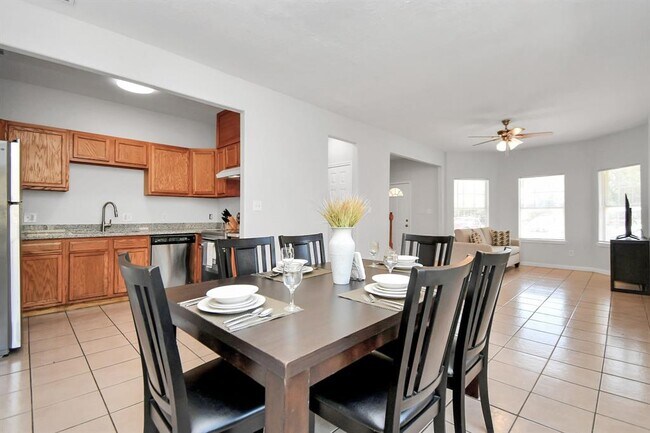 Building Photo - 8106 Rhobell St