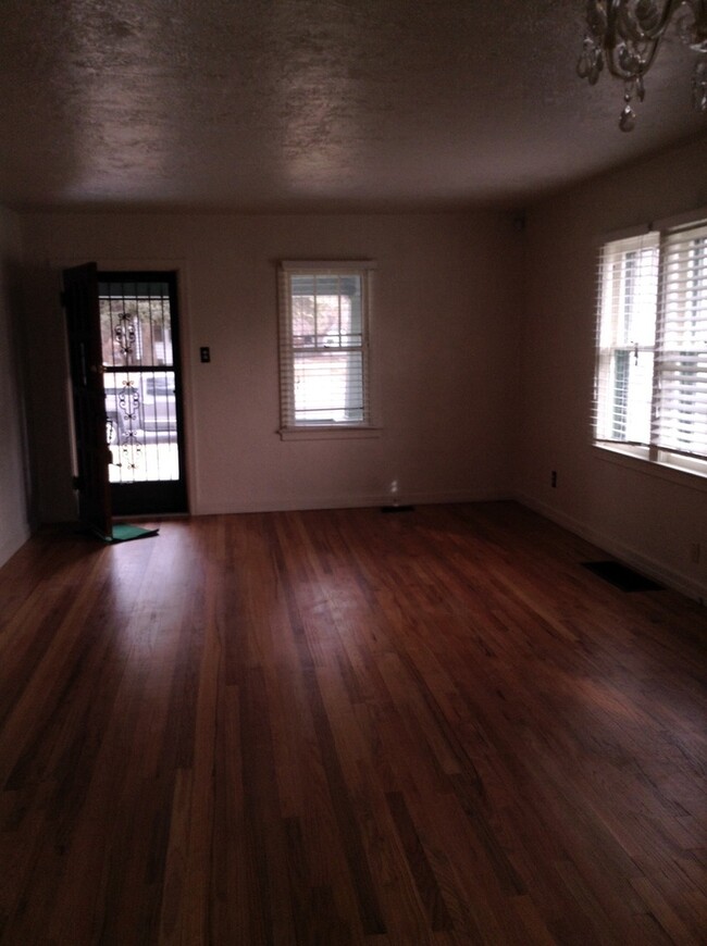 Primary Photo - 2 BEDROOM, PLUS 2 BONUS ROOMS, 2 BATHROOM ...