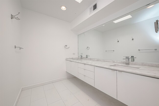 Building Photo - 161 Sage Rd