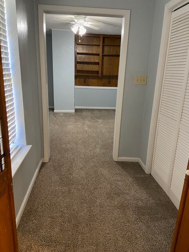 Building Photo - 73 Surrey Oak Ct