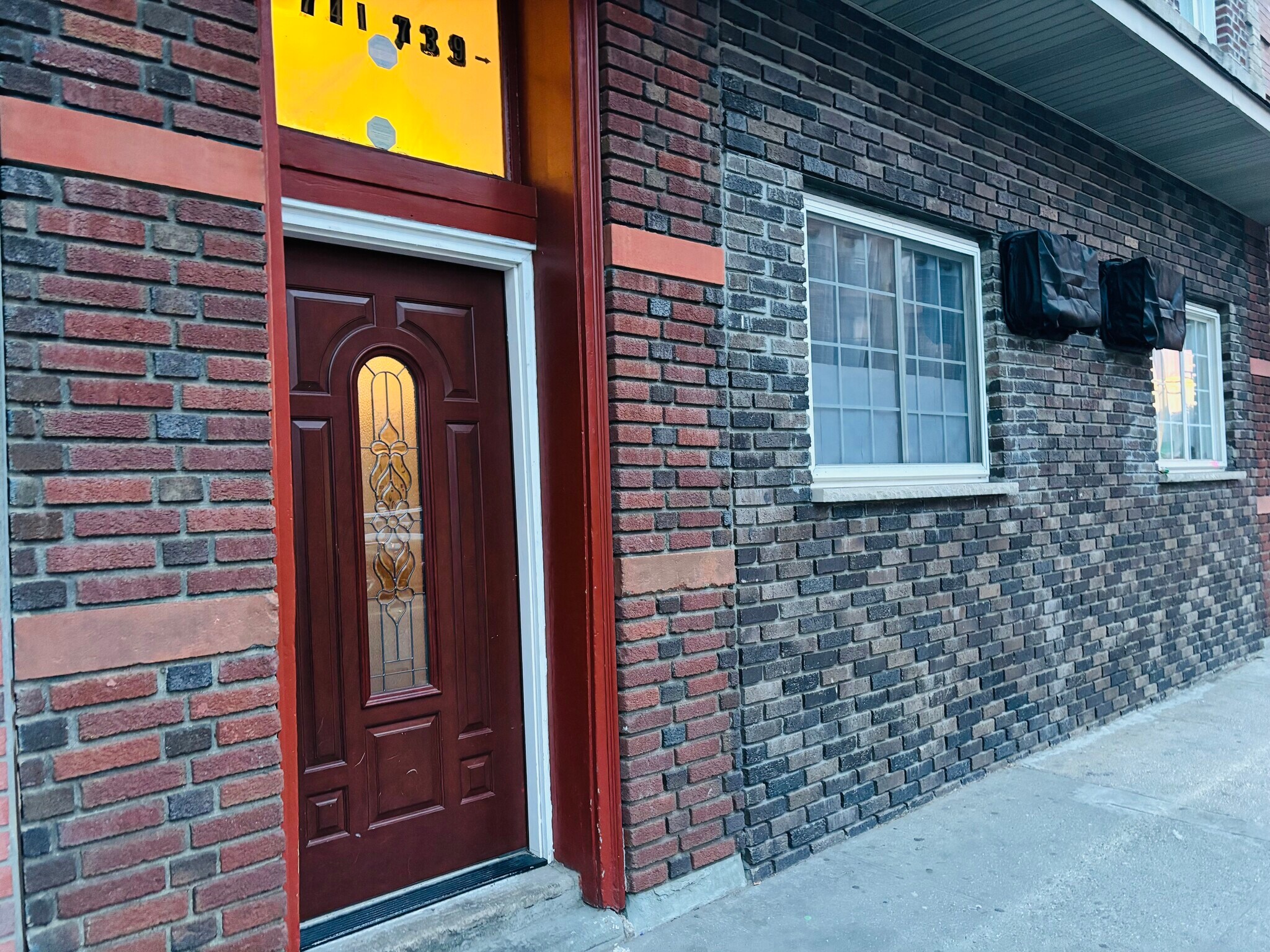 Building Photo - 739 Harrison Ave