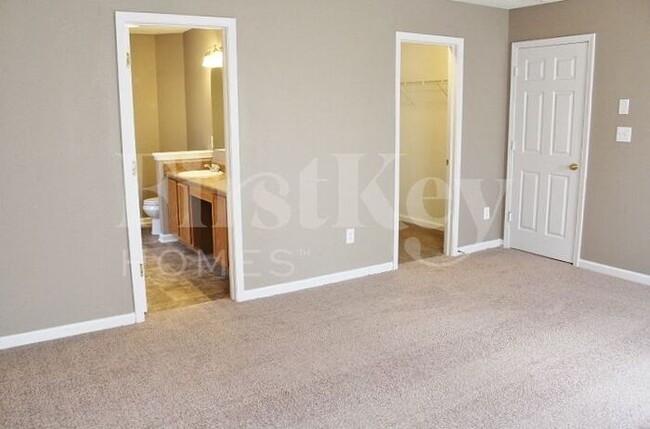 Building Photo - 10444 Apple Creek Dr