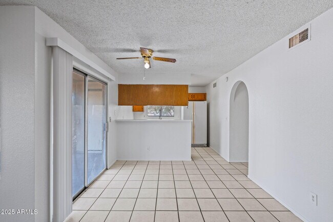 Building Photo - 9928 E Birchwood Ave
