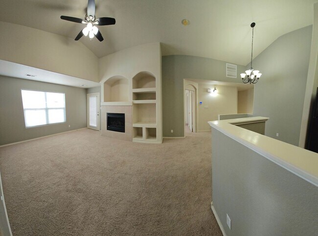 Building Photo - Gated Community available NOW!