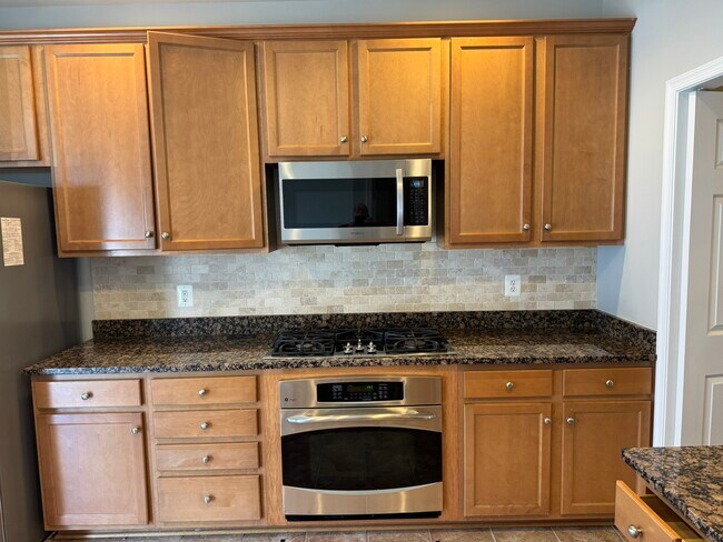 Building Photo - 14828 Potomac Branch Dr