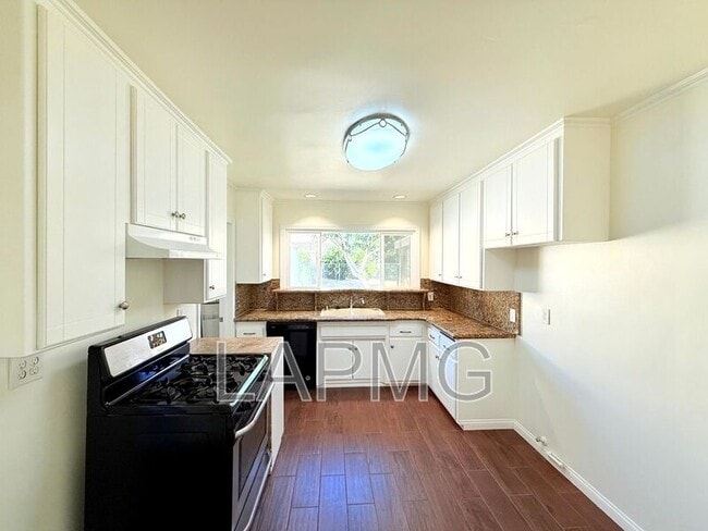 Building Photo - 17535-17537 Baltar Street