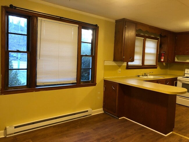 Building Photo - 553-B Jefferson Road