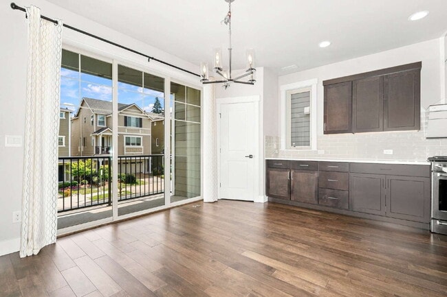 Building Photo - Spacious 4-Bedroom Townhome in Lake Stickney – Lynnwood- Available NOW for RENT