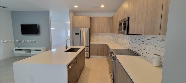 Building Photo - 10219 NW 72nd Terrace