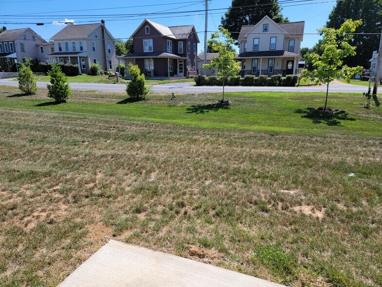 Building Photo - 3 Cobblestone Ct