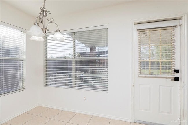 Building Photo - 209 W Rodeo Dr