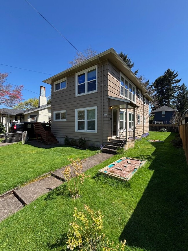 Building Photo - Buchanan-4 plex