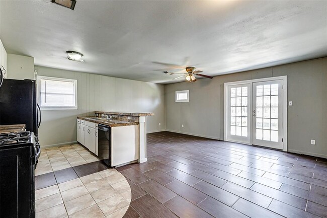 Building Photo - 6763 Glen Rock Dr