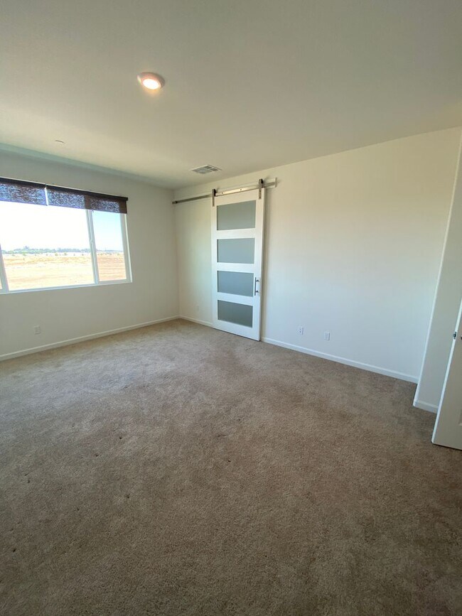 Building Photo - Beautifully upgraded Rocklin 4 Bedroom Home with Owned 15 Panel 5kwh Solar!