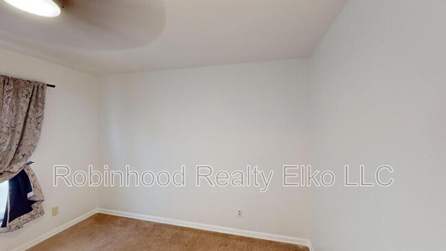 Building Photo - 454 Cedar St
