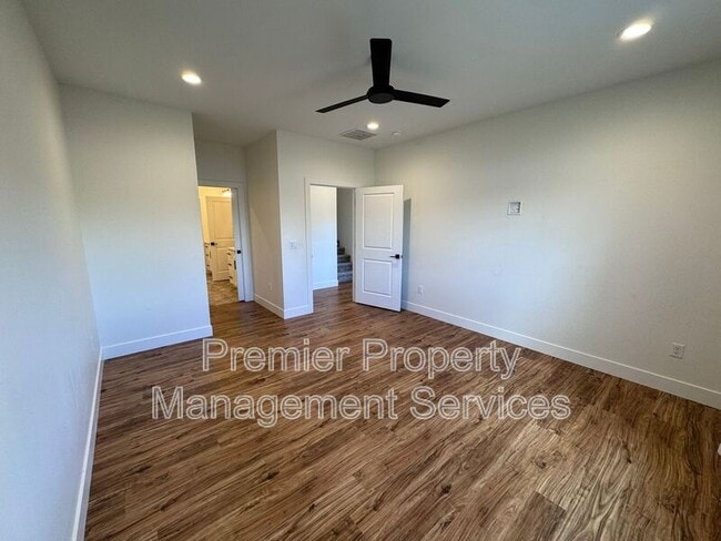 Building Photo - 2522 Hunter Hall St