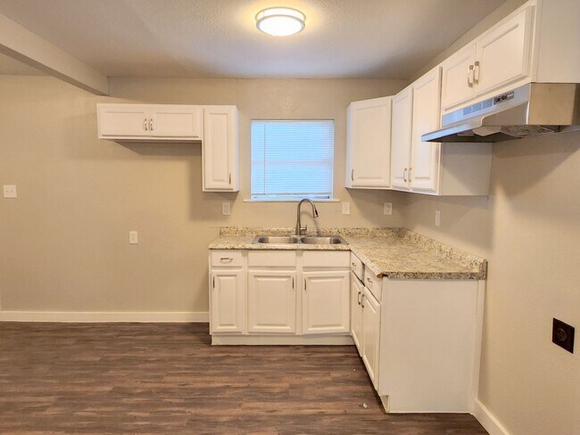 Building Photo - 1106 2nd Ave N