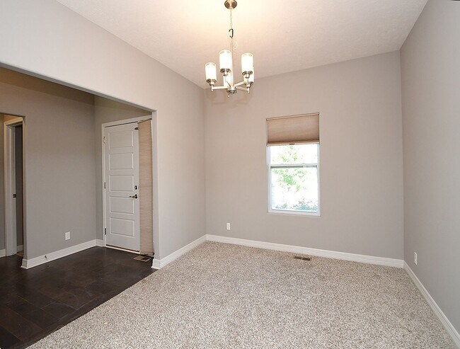 Building Photo - 19527 Shadow Ridge Dr