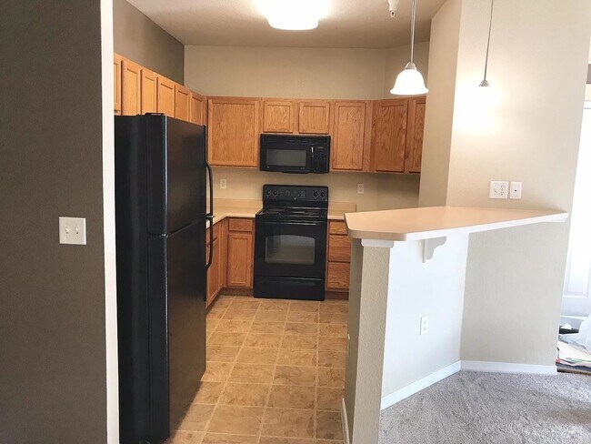 Building Photo - Beautiful 2 Bed, 2 Bath Condo in Great Location!