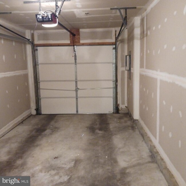 Building Photo - 2125 Hideaway Ct