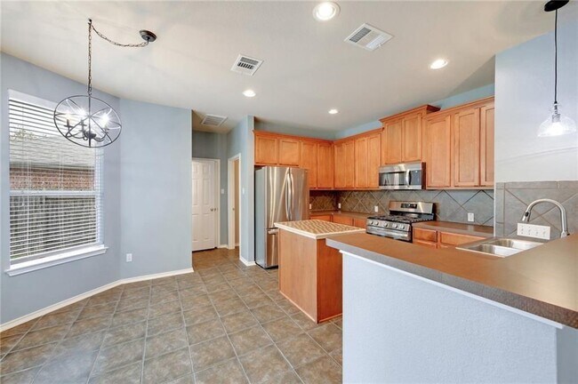 Building Photo - 932 Rusk Rd