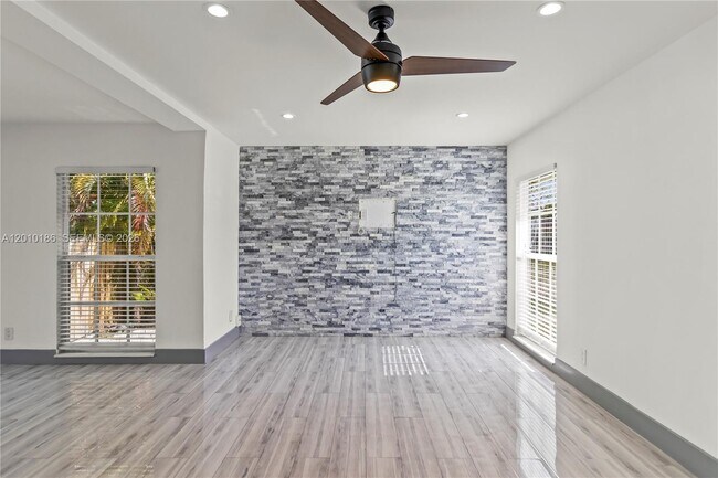 Building Photo - 7913 NW 72nd Ave