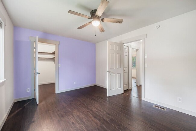 Building Photo - Emerald Estates 4 bed 2 bath with fenced yard