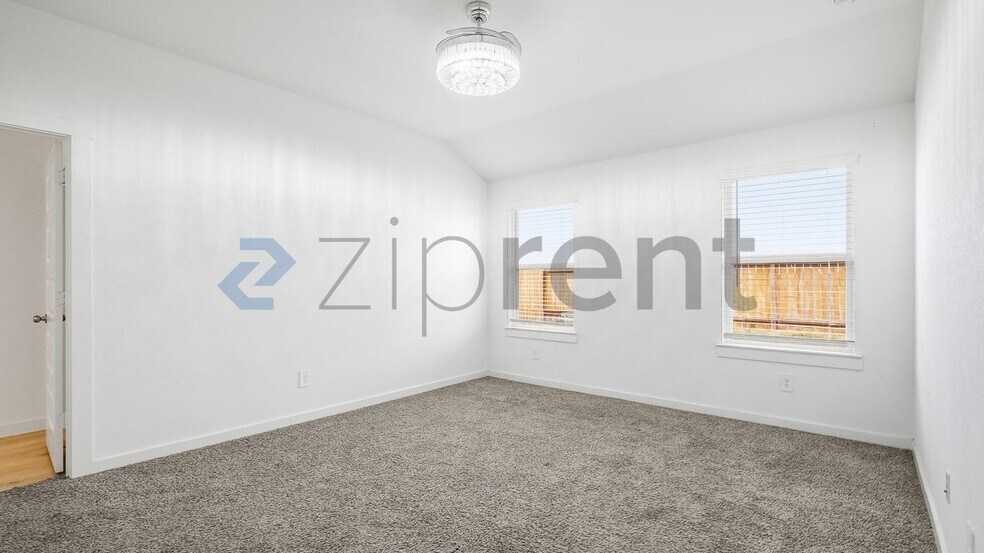Building Photo - Unit
