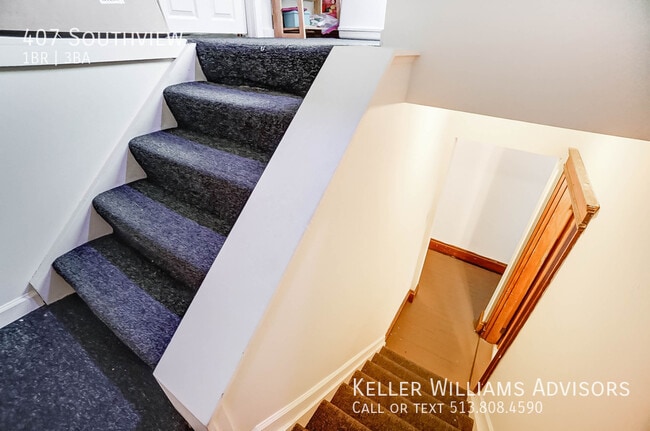 Building Photo - 407 Southview-