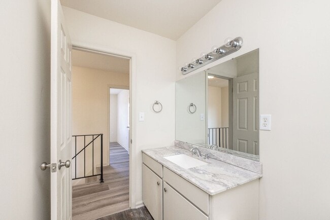 Building Photo - Charming Townhome in Hunters Mill – 3 Beds...