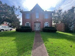 Building Photo - Renovated house in quite Neighborhood