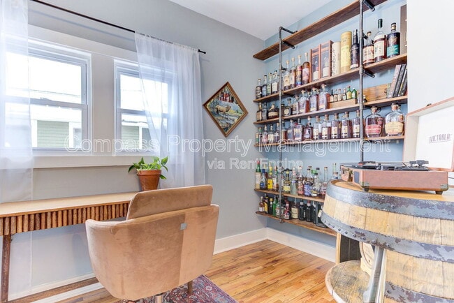 Building Photo - 328 Visser Pl SE