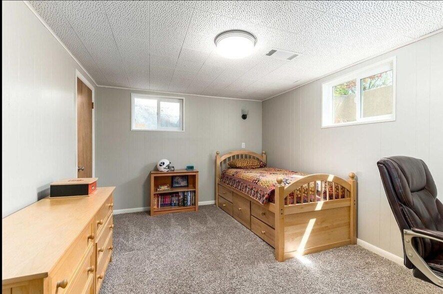 Building Photo - 4 E 1100 S