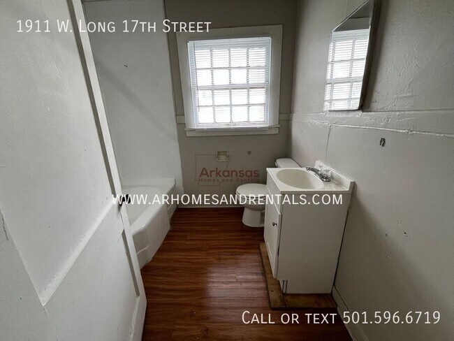 Building Photo - 1911 W Long 17th St