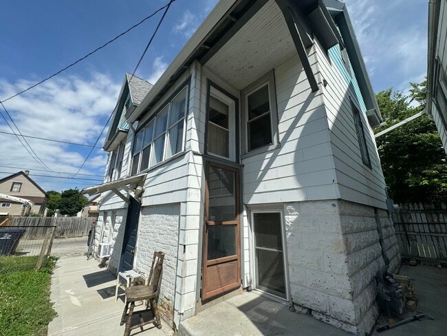 Building Photo - 2451 S 9th St