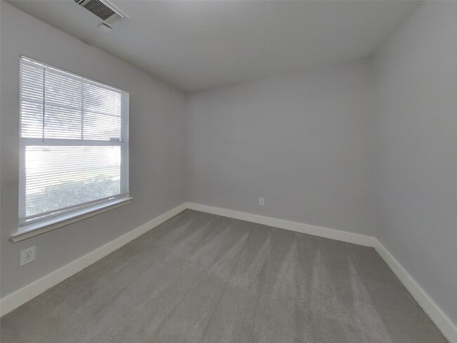 Building Photo - 6346 Hall Pond Ct