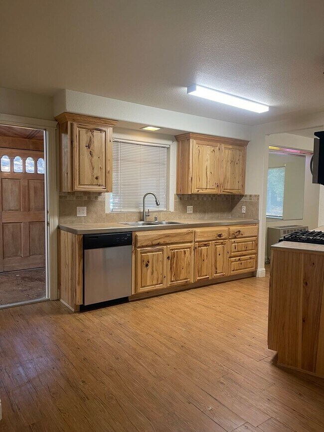 Building Photo - SHASTA FOREST VILLAGE / MANUFACTURED 2 BED 2 BATH HOME IN SHINGLETOWN